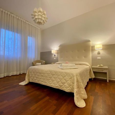 Villa Alda Suites & Rooms Cervia Bagian luar foto